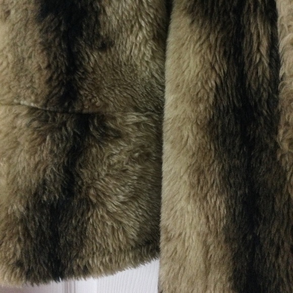 Faux fun fur coat - Picture 4 of 12